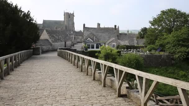 Guardando fuori dal Castello di Corfe Dorset Inghilterra rovine della fortificazione inglese — Video Stock