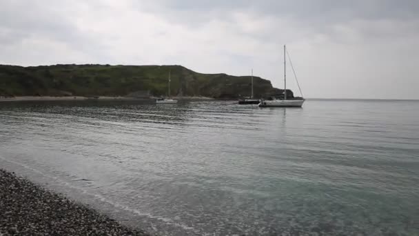 Sea level and beach Lulworth Cove Dorset England — Stock Video