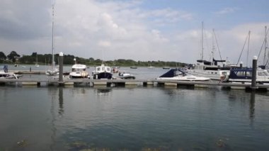 Lymington marina hampshire İngiltere İngiltere new forest yakınındaki solent üzerinde