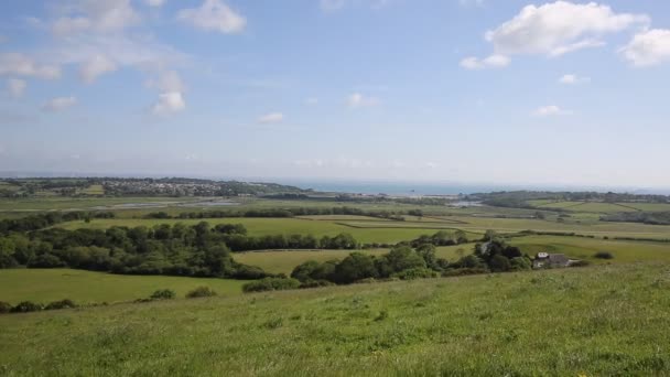 Vista hacia Whitecliff Bay Isle of Wight cerca de Bembridge al este de la isla — Vídeos de Stock