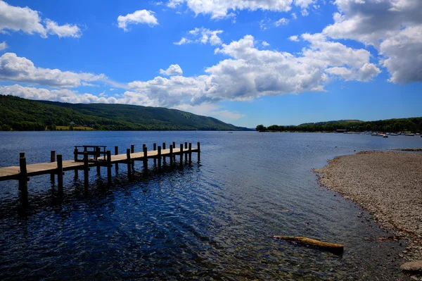 Coniston Water Lake District England uk with mountains and blue sky and white clouds on a beautiful summer day — Zdjęcie stockowe