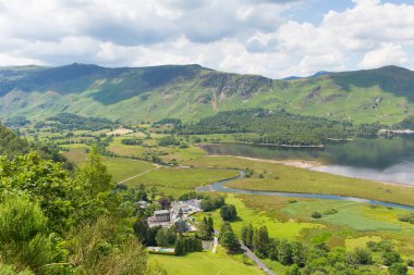 yüksek casus ve kızlık dağlar ve derwent su göl ilçe Milli Parkı cumbria keswick güneyinde demirlemek