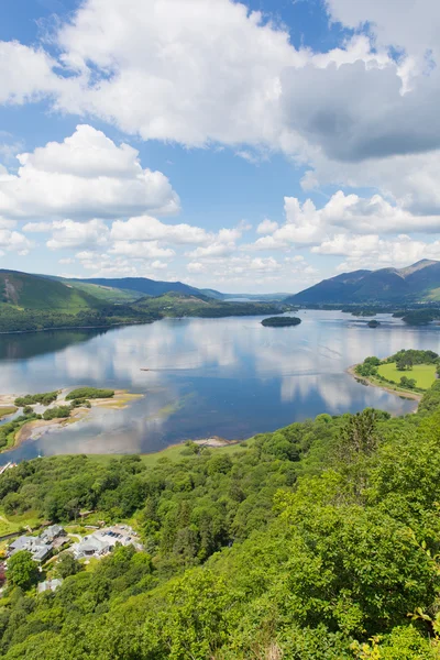 Derwent wody cumbria park narodowy lake district, w pobliżu keswick, w otoczeniu gór podniesiony widok — Zdjęcie stockowe