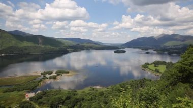 yükseltilmiş derwent görünümünü su Göller Bölgesi ve dağlar cumbria İngiltere İngiltere keswick yakınındaki