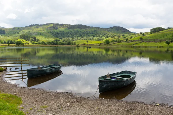 Watendlath tarn jezerní cumbria Anglie mezi údolí borrowdale a thirlmere blízko vody derwent — Stock fotografie