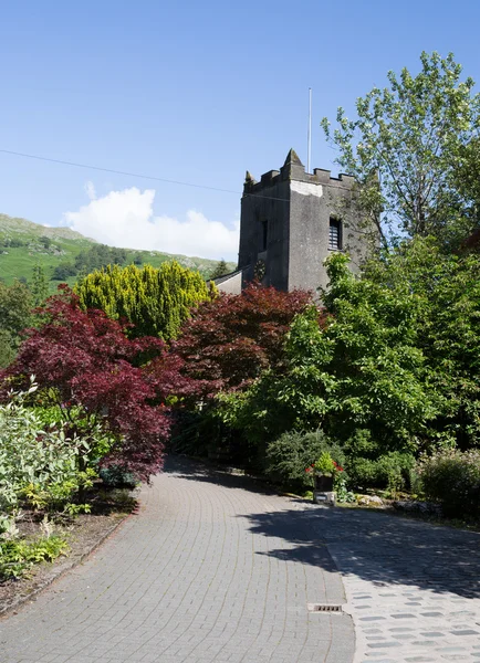 Grasmere aldeia igreja Cumbria destino turístico popular Inglês Lake District National Park — Fotografia de Stock