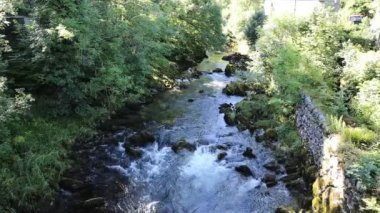 Elterwater nehir Lake District Cumbria Vadisi, Great Langdale yaz güneşte