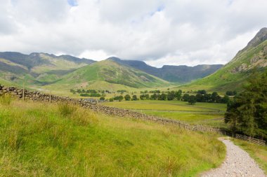 langdale valley lake district cumbria görünümü üzerinde kamp eski dungeon ghyll İngiltere İngiltere tarafından blea tarn için yürüyüş