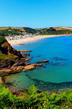 Pentewan Cornwall plajı Mevagissey ve Porthpean İngiltere arasında Güzel mavi deniz ve gökyüzü