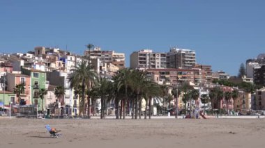 İspanya Villajoyosa Renkli evleri ve palmiye ağaçları Costa Blanca Alicante