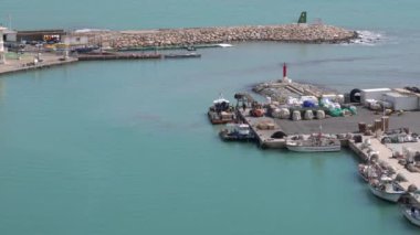 El Campello İspanya balık pazarı İspanyol limanındaki manzarayı yükseltti