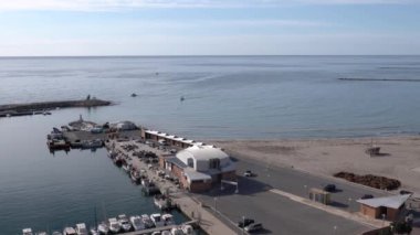 El Campello İspanya balık pazarı İspanyol limanındaki manzarayı yükseltti