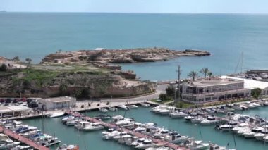 El Campello İspanya Kulesi la illeta ve Benidorm ve Alicante arasındaki marina turistik merkezleri
