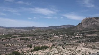 Busot İspanya, El Campello ve Alicante yakınlarındaki kaleden dağlara turistik bir yer.