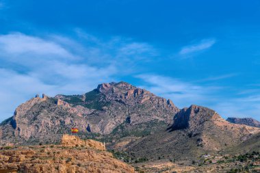 İspanya 'daki Busot Kalesi' nin tarihi köy turistik merkezi El Campello ve Alicante yakınlarında.