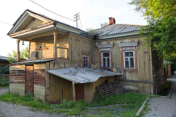 Ιρκούτσκ Ρωσία Ιουλίου 2021 Ένα Παλιό Εγκαταλελειμμένο Σπίτι Ακατάλληλο Για — Φωτογραφία Αρχείου