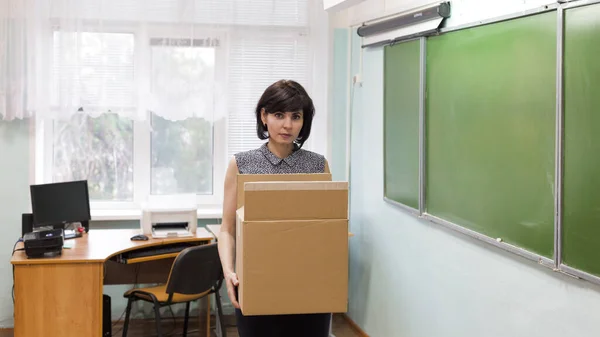 Teacher Box Personal Belongings Leaves School Classroom Concept Dismissal — Stock Photo, Image