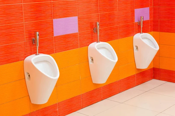 Baño Creativo Para Hombres Colores Naranja Brillante Centro Comercial —  Fotos de Stock