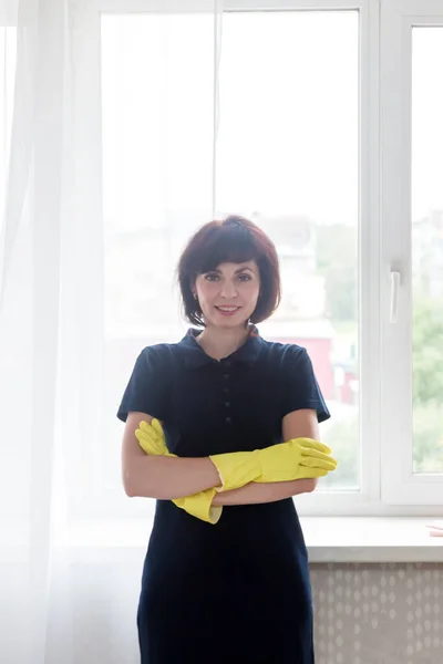 Smiling Woman Stands Window Yellow Rubber Gloves Concept Cleaning Company — 스톡 사진