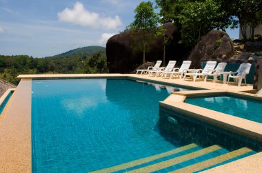 Yüzme Havuzu tepe üzerinde