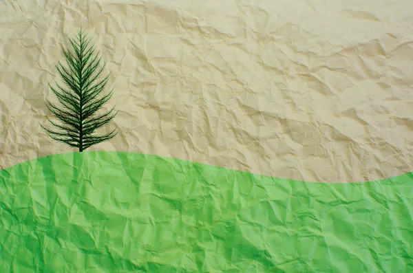Drzewo i zielone pole na papierze z recyklingu — Zdjęcie stockowe