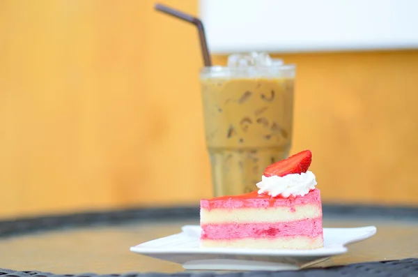 Strawberry cake and ice coffee — Stock fotografie
