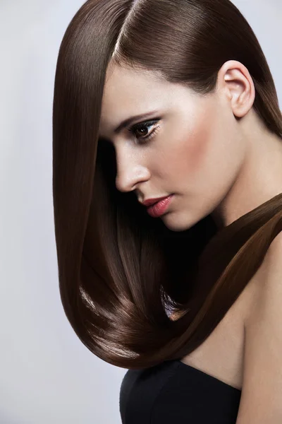 Mujer con el pelo largo. Imagen de alta calidad . —  Fotos de Stock