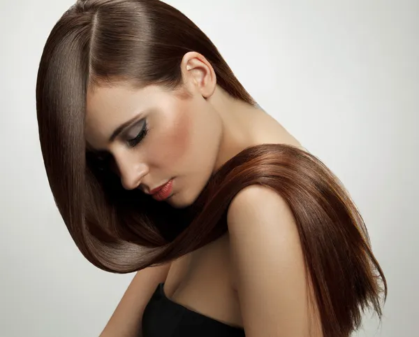 Mujer con el pelo largo saludable — Foto de Stock