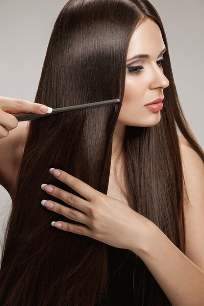 Каштановые волосы
