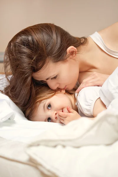 A happy family. Young Woman and litle girl — Stock Photo, Image