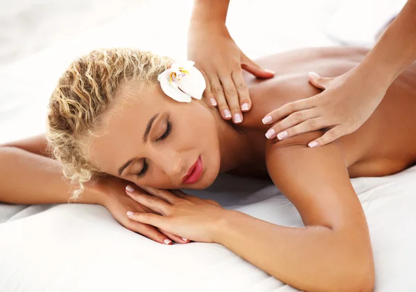 Spa Woman. Close-up of a Beautiful Woman Getting Spa Treatment. — Stock Photo, Image