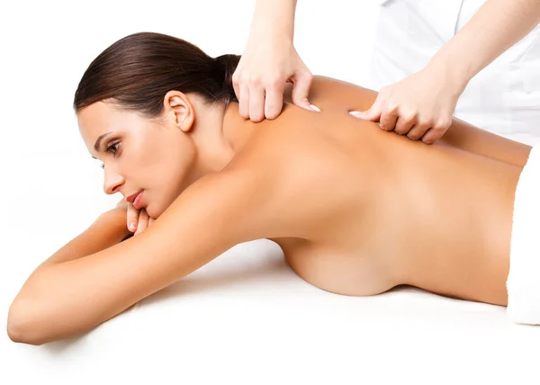 Massagem facial. Close-up de uma jovem mulher recebendo tratamento de spa . — Fotografia de Stock