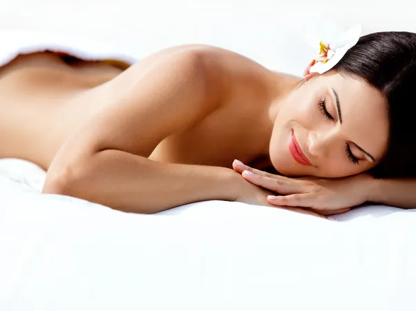 Spa Woman. Beautiful Young Woman Relaxing After Massage. — Stock Photo, Image