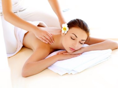 kadın. kaplıca tedavisi almak güzel bir kadının yakın çekim.