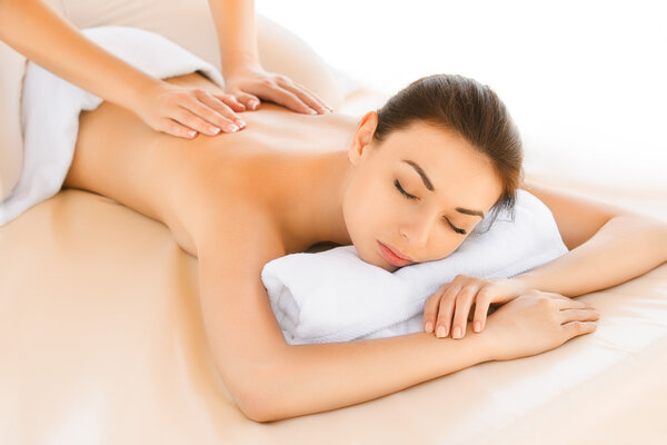 Спа женщина. Крупный план спа-процедуры для красивой женщины
.