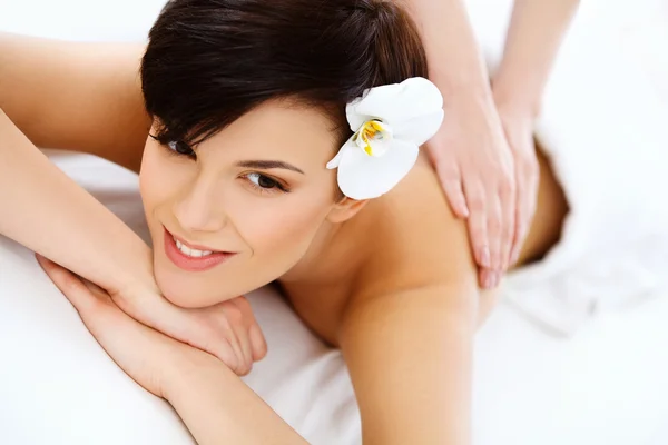 Mujer Spa. Primer plano de una hermosa mujer recibiendo tratamiento de spa . —  Fotos de Stock