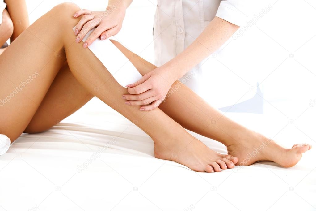 Лазерная эпиляция. Лазерная эпиляция gif. Эпиляция тела. Общая депиляция восковая. Можно делать эпиляцию при варикозе.