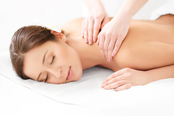 Massage. Close-up of a Beautiful Woman Getting Spa Treatment — Stock Photo, Image