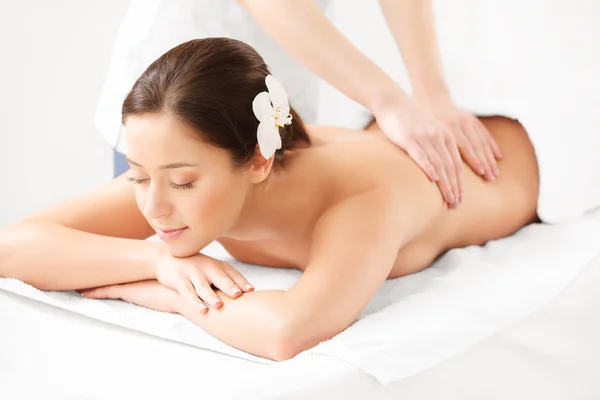 Massage. Close-up of a Beautiful Woman Getting Spa Treatment — Stock Photo, Image