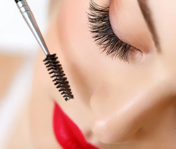 Ojo de mujer con maquillaje hermoso — Foto de Stock