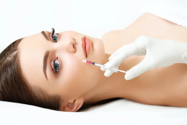 Beautiful woman gets injections. Cosmetology. Beauty Face — Stock Photo, Image