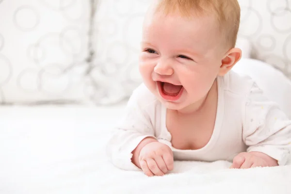 Baby Girl are Lying in Bed — Stock Photo, Image