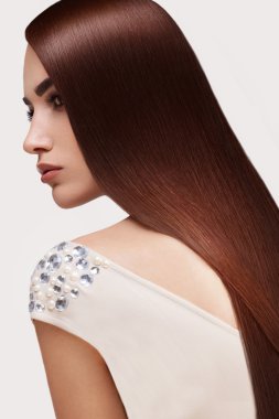 uzun kahverengi saçlı kadın