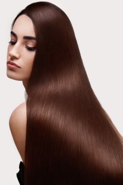 uzun kahverengi saçlı kadın