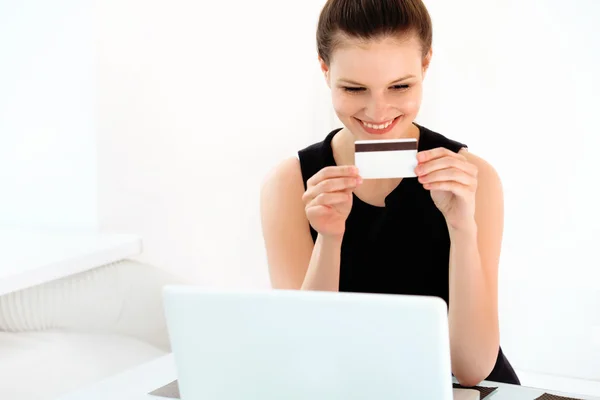 Woman shopping from internet — Stock Photo, Image