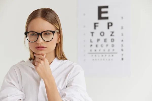 Visuele Gezondheid Vrouw Met Mooi Gezicht Bij Oogarts Kantoor Portret — Stockfoto