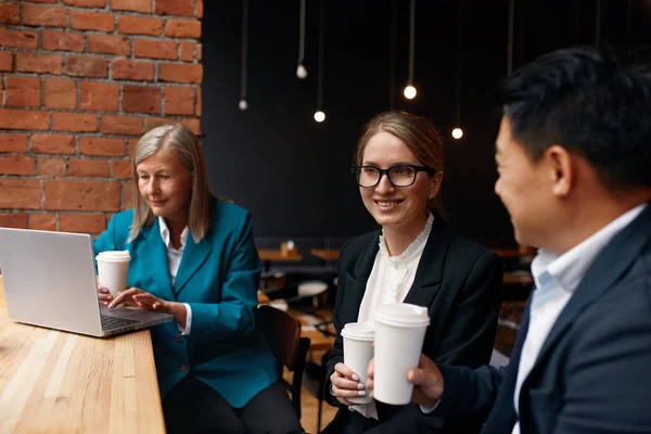 Beautiful Businesspeople Drinking Coffee Together Cafe Happy Smiling Colleagues Sitting — Foto de Stock