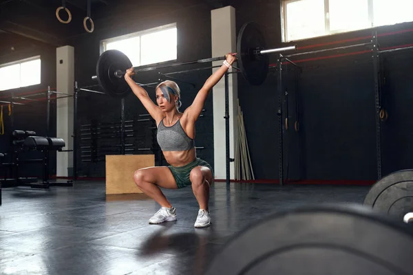 Caucasian Athletic Sport Girl Squatting Doing Workout Hard Training Bar — Stockfoto