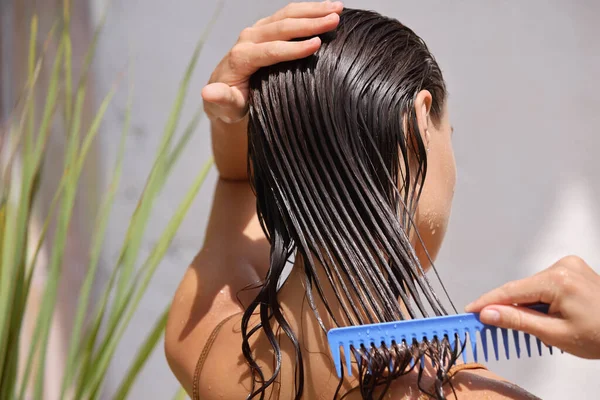 Young Female Model Putting Refreshing Mask Long Wet Hair Wooden — ストック写真