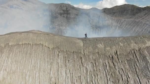 Aerial View Man Woman Embracing Ridge Active Volcano Girl Waving — Stockvideo